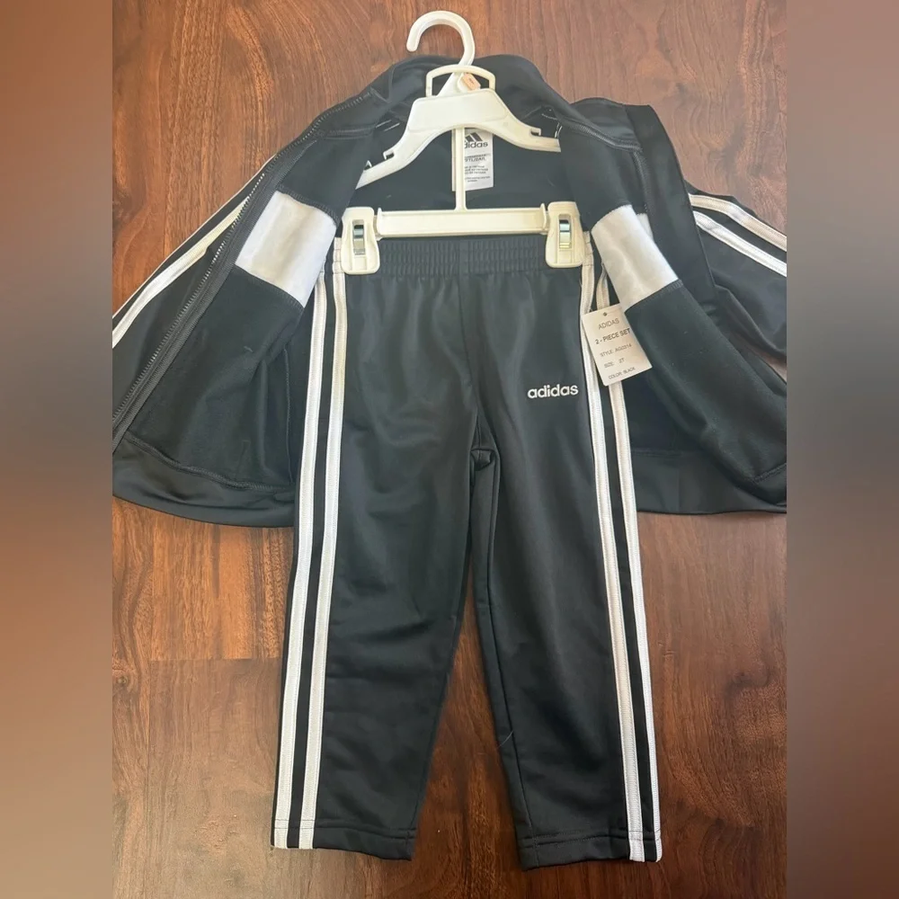 3/$30 ☀️ Adidas Black & White Kids Track Set